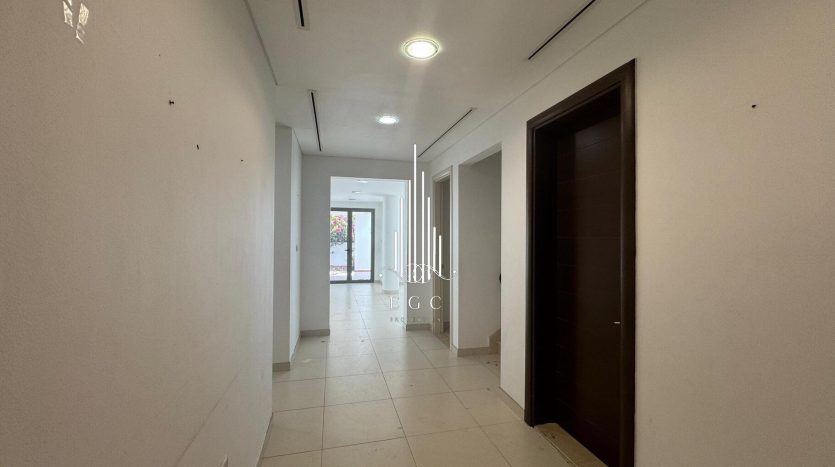 Villa on Al Bateen, Abu-Dhabi, 4 bedrooms, 392 m2 / per year