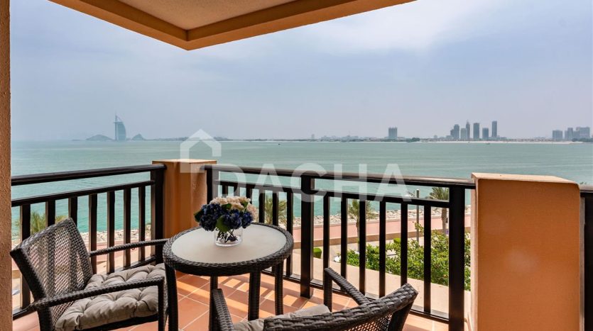Apartment on Palm Jumeirah, Dubai, 1 bedroom, 141.5 m2 / per year