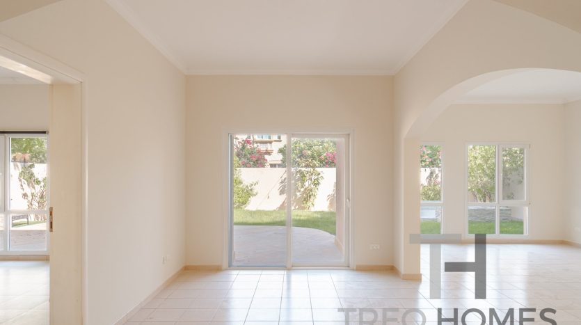 Villa on Meadows, Dubai, 5 bedrooms, 353 m2 / per year