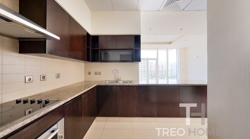 Apartment on Palm Jumeirah, Dubai, 2 bedrooms, 156 m2 / per year