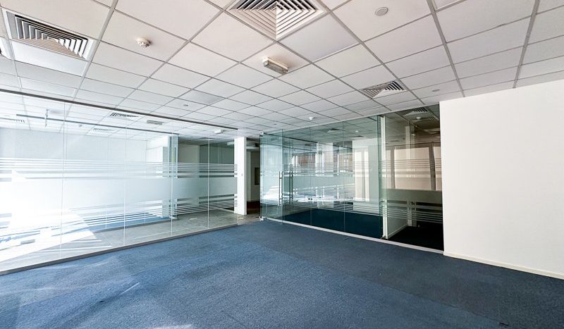 Office on Dubai Investment Park, Dubai, 194 m2 / per month