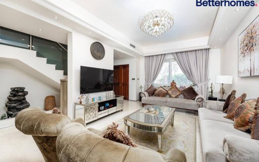 Villa on Jumeirah Village Circle, Dubai, 4 bedrooms, 372 m2 / per year