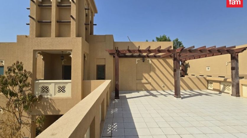 Villa on Al Furjan, Dubai, 3 bedrooms, 659.7 m2 / per year