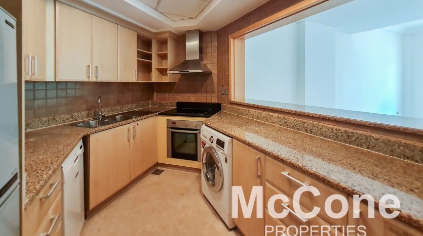 Apartment on Palm Jumeirah, Dubai, 1 bedroom, 106.37 m2 / per year
