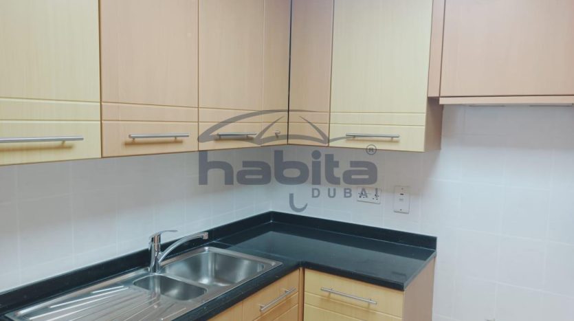 Apartment on Sheikh Zayed Road, Dubai, 2 bedrooms, 107.2 m2 / per year