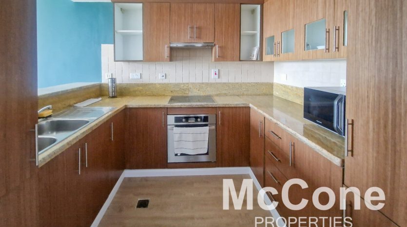 Apartment on The Views, Dubai, 1 bedroom, 71.72 m2 / per year