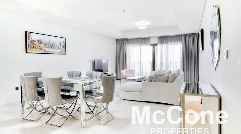 Apartment on Palm Jumeirah, Dubai, 2 bedrooms, 179.21 m2 / per year