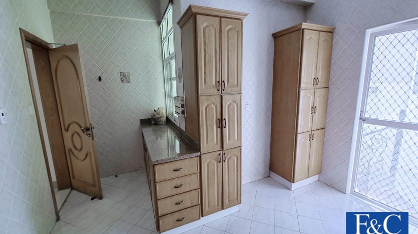 Вилла в Умм-Сукейм, Дубай, 4 спальни, 557.4 м2 / в год
