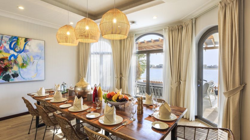 Villa on Palm Jumeirah, Dubai, 4 bedrooms, 622.36 m2 / per year
