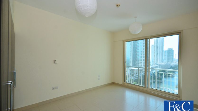 Apartment on The Views, Dubai, 2 bedrooms, 136 m2 / per year