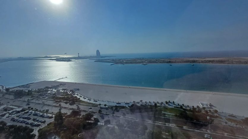 Квартира в Corniche Road, Абу-Даби, 3 спальни, 204 м2 / в год