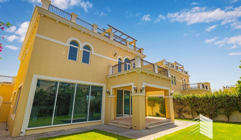 Villa on Jumeirah Park, Dubai, 4 bedrooms, 385.92 m2 / per year