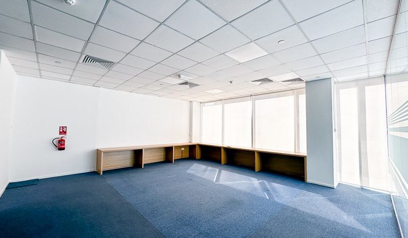Office on Dubai Investment Park, Dubai, 194 m2 / per month