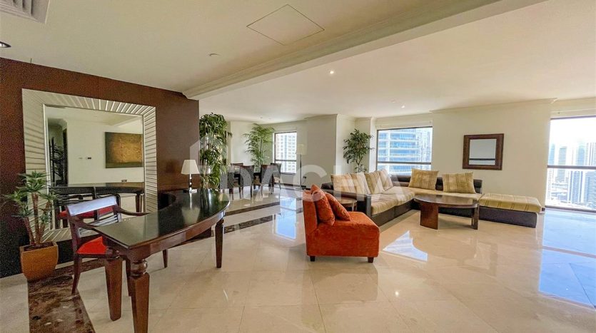 Apartment on Jumeirah Beach Residence, Dubai, 2 bedrooms, 136 m2 / per year