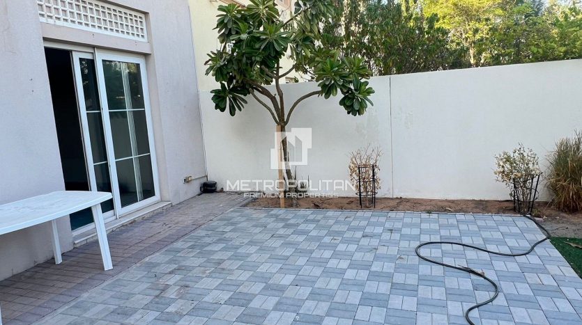 Townhouse on The Springs, Dubai, 2 bedrooms, 173 m2 / per year