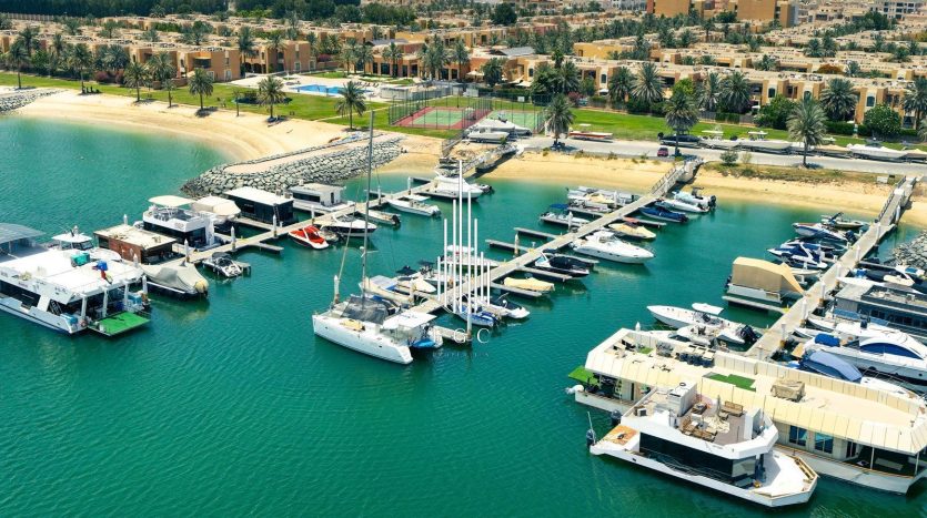 Вилла в Abu Dhabi Gate City, Абу-Даби, 4 спальни, 378.9 м2 / в год