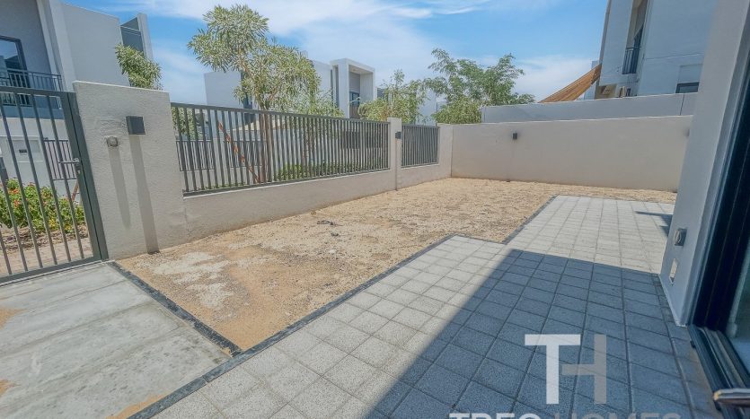 Таунхаус в Dubai Land, 4 спальни, 256 м2 / в год