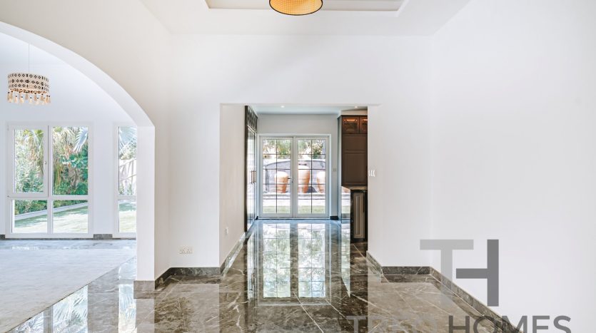 Villa on Meadows, Dubai, 5 bedrooms, 437 m2 / per year