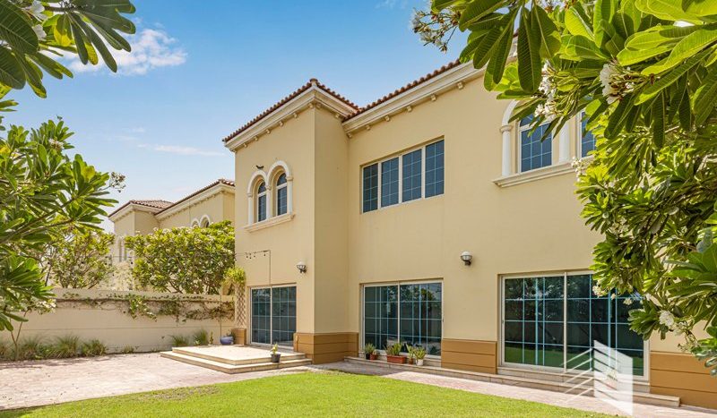 Villa on Jumeirah Park, Dubai, 4 bedrooms, 314.85 m2 / per year