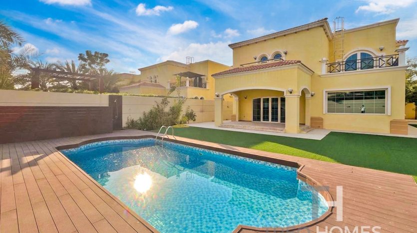 Villa on Jumeirah Park, Dubai, 4 bedrooms, 403 m2 / per year
