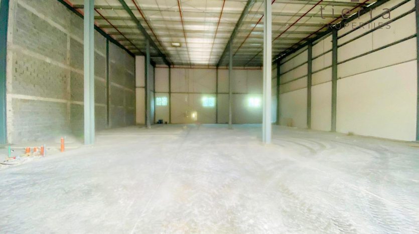Warehouse on Al Quoz, Dubai, 1450.2 m2 / per year