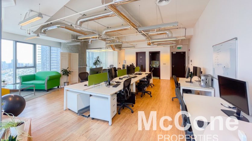 Office on Jumeirah Lake Towers, Dubai, 98.29 m2 / per year