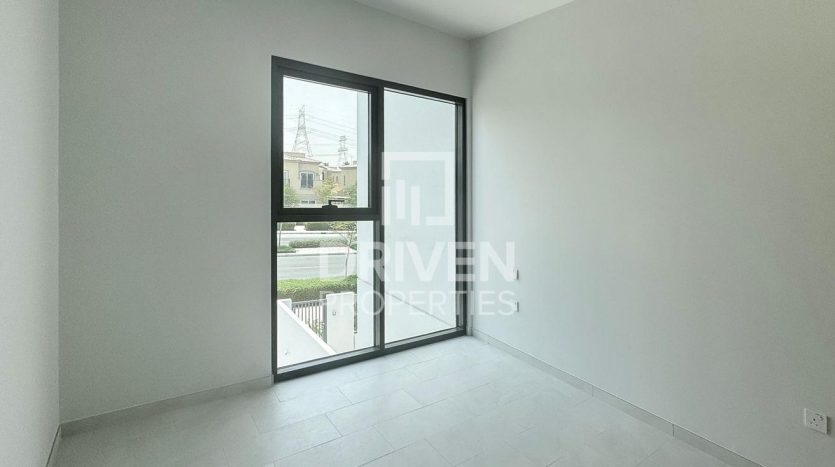 Таунхаус в Dubai Land, 3 спальни, 176 м2 / в год