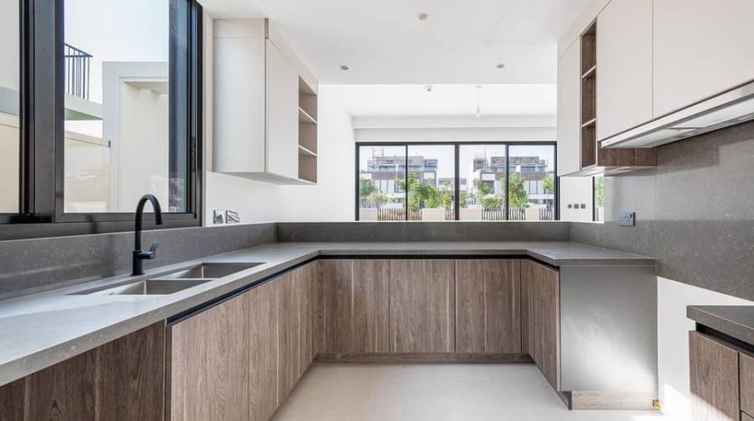 Villa on Tilal Al Ghaf, Dubai, 4 bedrooms, 422 m2 / per year