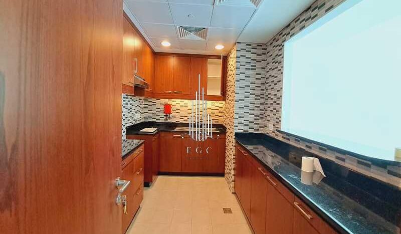 Квартира в Марина, Абу-Даби, 3 спальни, 240 м2 / в год