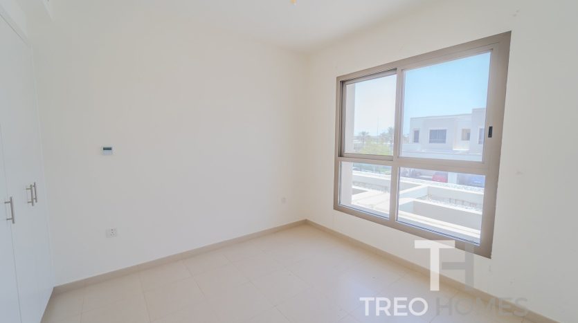 Townhouse on Town Square, Dubai, 4 bedrooms, 225 m2 / per year
