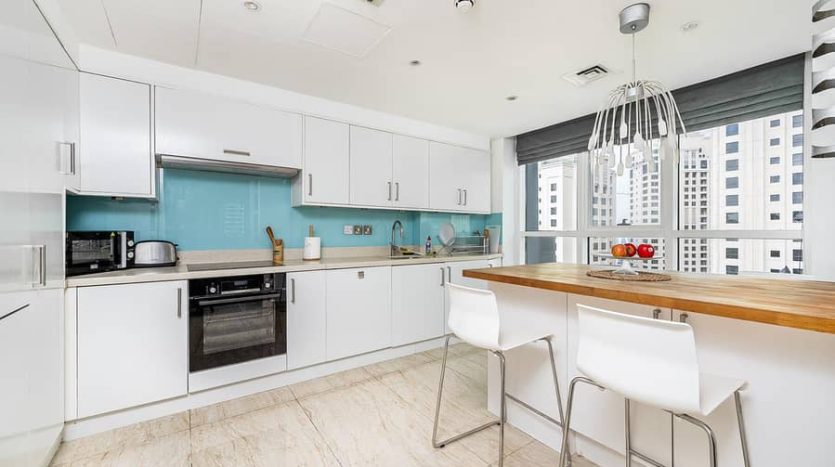 Apartment on Dubai Marina, 4 bedrooms, 236 m2 / per year