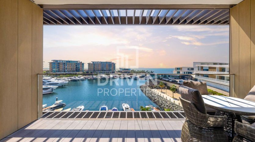 Apartment on Jumeirah, Dubai, 3 bedrooms, 294 m2 / per year