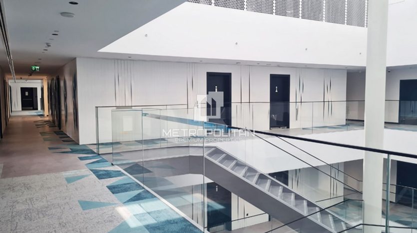 Office on Umm Ramul, Dubai, 399.5 m2 / per year