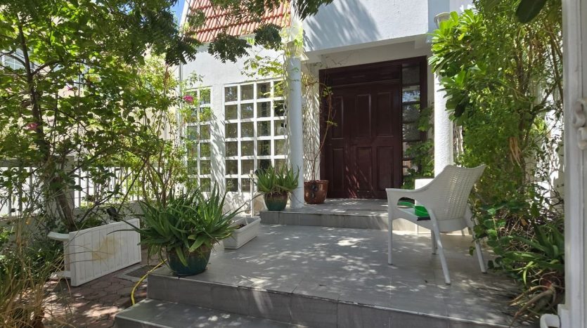 Commercial property on Mirdif, Dubai, 5 bedrooms, 1369 m2  | Foto 2