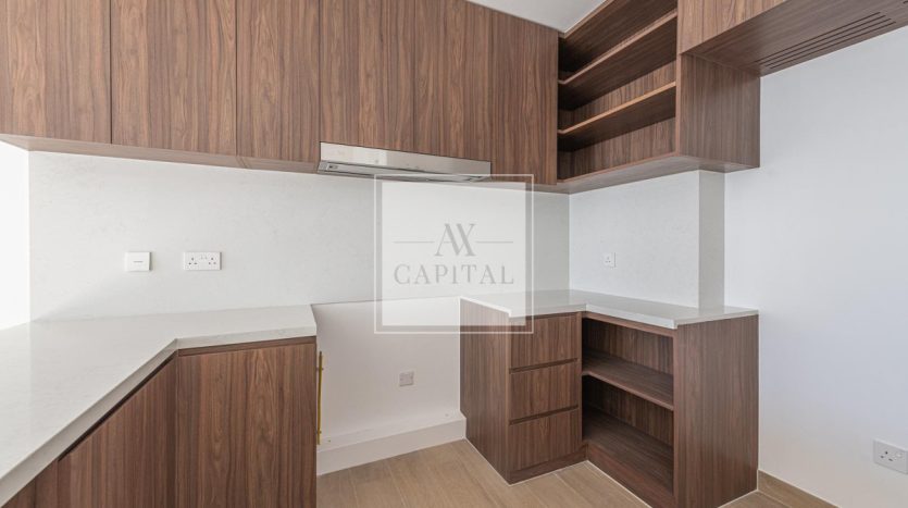 Apartment on Jumeirah, Dubai, 2 bedrooms, 111.6 m2 / per year