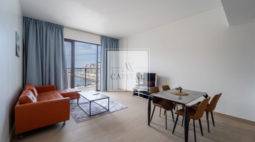 Apartment on Jumeirah, Dubai, 2 bedrooms, 111.7 m2 / per year