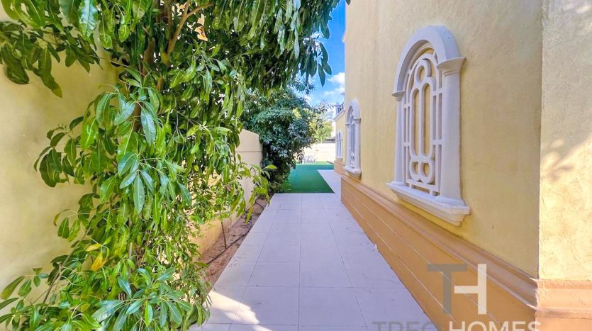 Villa on Jumeirah Park, Dubai, 4 bedrooms, 403 m2 / per year