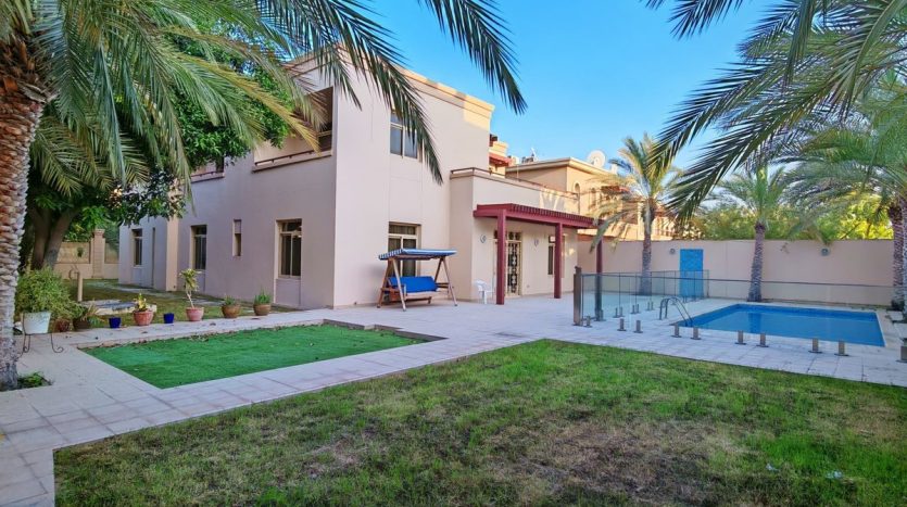 Commercial property on Khalifa City, Abu-Dhabi, 5 bedrooms, 585 m2 / per year