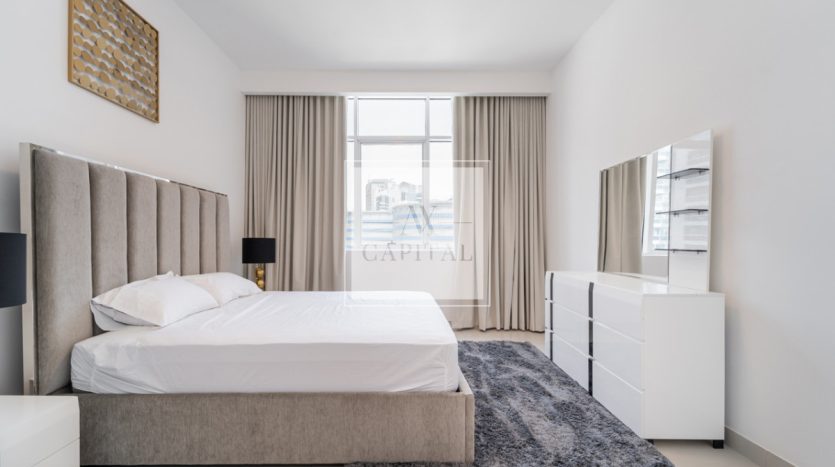 Apartment on Business Bay, Dubai, 1 bedroom, 84.4 m2 / per year