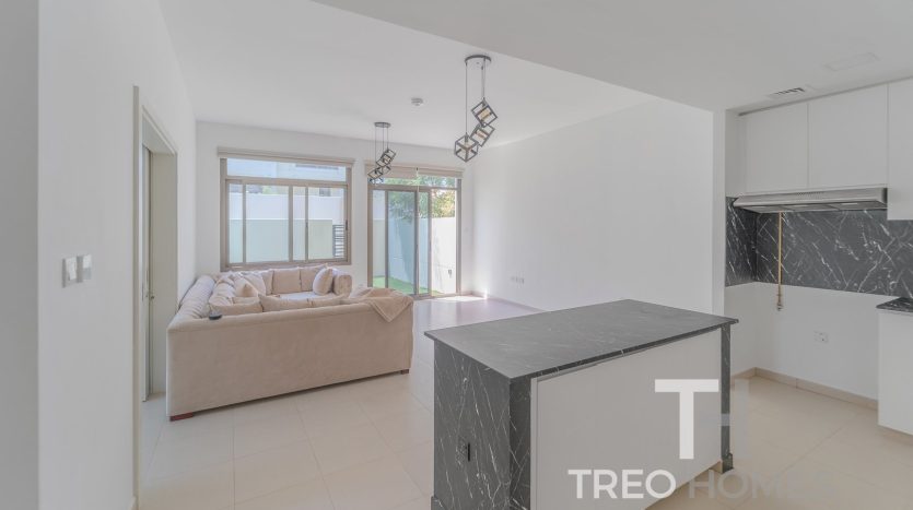 Townhouse on Town Square, Dubai, 4 bedrooms, 267 m2 / per year