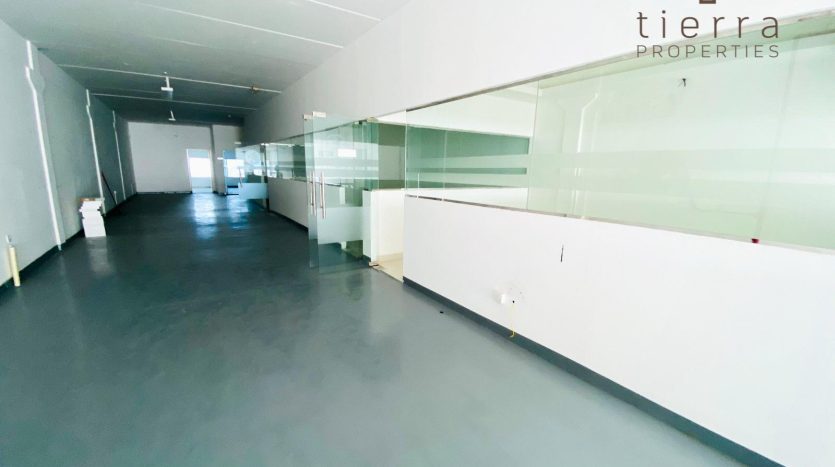 Warehouse on Al Quoz, Dubai, 529.5 m2 / per year