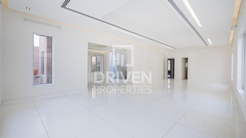Villa on Umm Suqeim, Dubai, 7 bedrooms, 892 m2 / per year