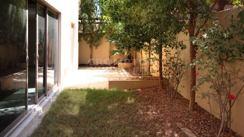 Villa on Al Raha Gardens, Abu-Dhabi, 4 bedrooms, 304 m2 / per year
