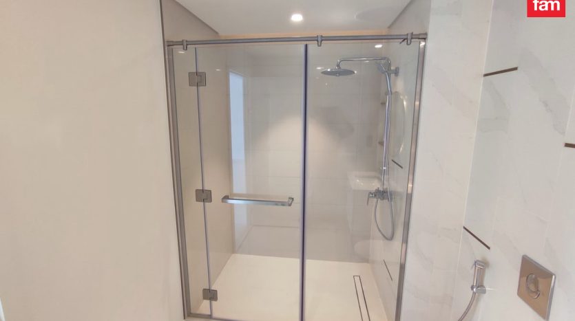 Apartment on Dubai Harbour, Dubai, 1 bedroom, 69 m2 / per year