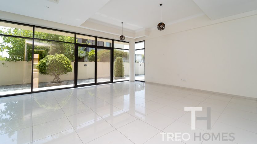Villa on DAMAC Hills (Akoya by DAMAC), Dubai, 5 bedrooms, 645 m2 / per year