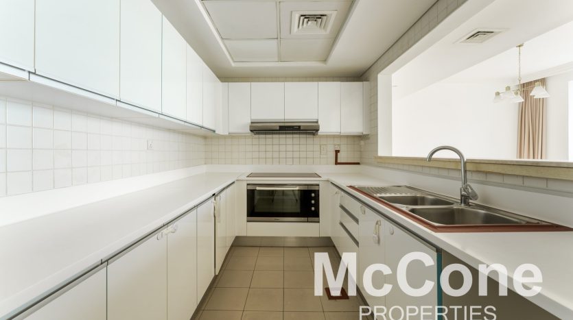 Квартира в Джумейра Бич Резиденс, Дубай, 2 спальни, 154.96 м2 / в год