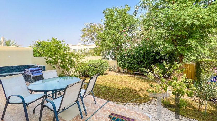 Villa on The Springs, Dubai, 3 bedrooms, 321 m2 / per year