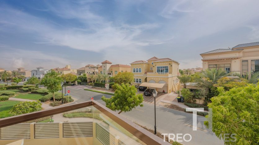 Villa on The Villa, Dubai, 5 bedrooms, 455 m2 / per year