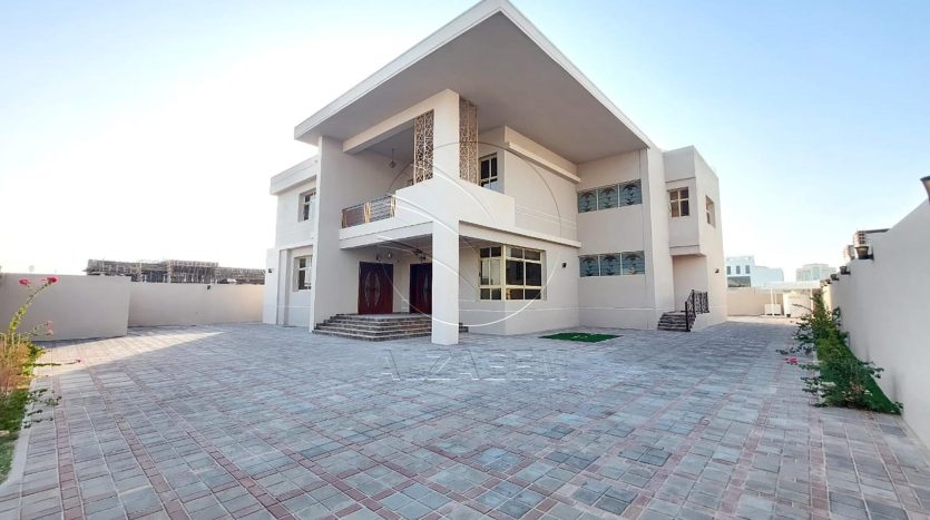 Villa on Khalifa City, Abu-Dhabi, 5 bedrooms, 929 m2  | Foto 1