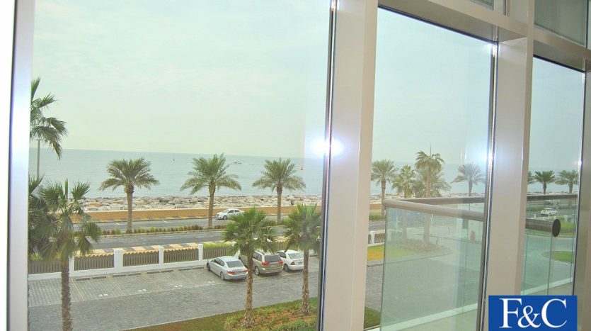 Apartment on Palm Jumeirah, Dubai, 2 bedrooms, 116.4 m2 / per year